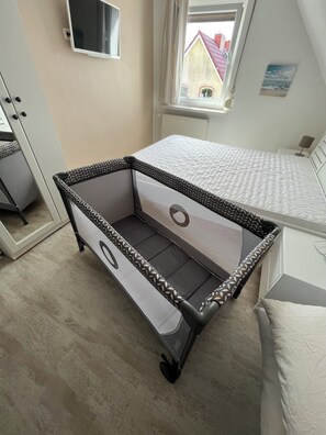 2 habitaciones, escritorio, tabla de planchar con plancha y wifi gratis 