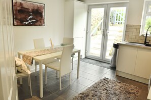 Cottage, 2 Bedrooms (Swyn y Mor) | Private kitchen