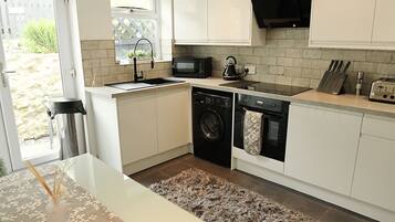 Cottage, 2 Bedrooms (Swyn y Mor) | Private kitchen