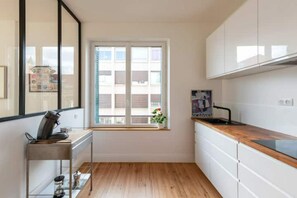 冰箱、微波炉、烤箱、炉灶