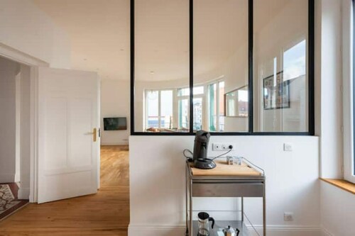 New, Downtown, Double Garage, Netflix