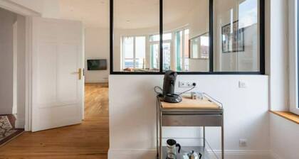 New, Downtown, Double Garage, Netflix