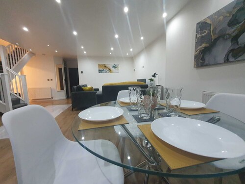 Spacious Contractor's Delight with 4 Bedrooms and Ample Driveway Parking