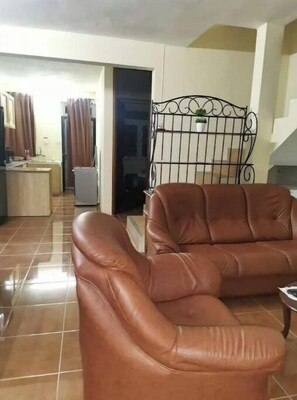 Living area - 3 bedrooms Duplex Seaview 30 secs mins beachfront (Flic en Flac)