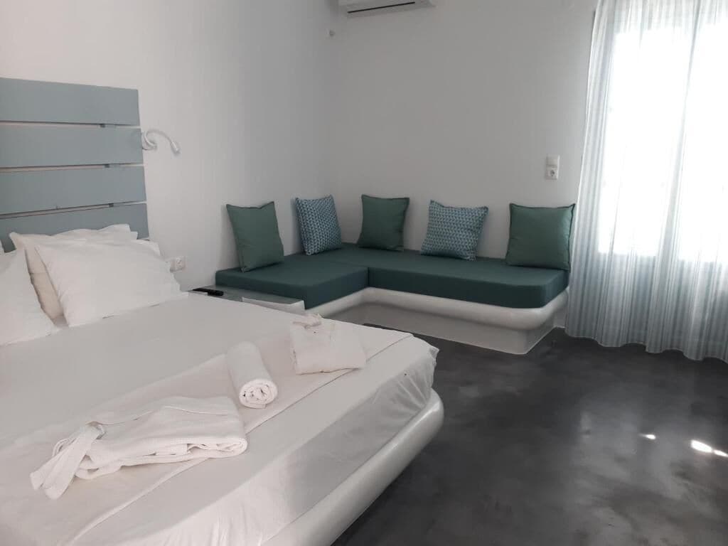 Premium bedding, in-room safe, soundproofing, free WiFi