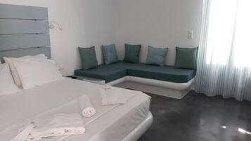 Premium bedding, in-room safe, soundproofing, free WiFi
