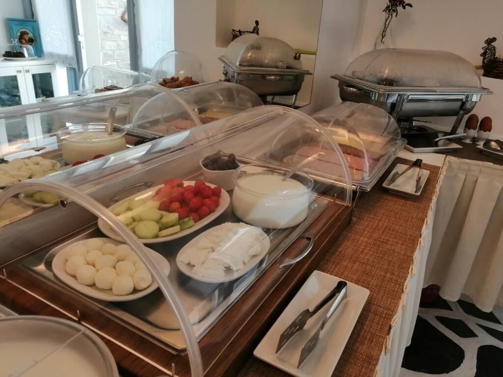 Sudah termasuk sarapan prasmanan setiap hari