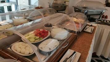 Sudah termasuk sarapan prasmanan setiap hari