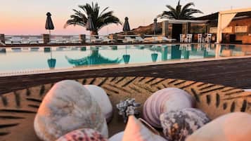 Kolam renang outdoor musiman