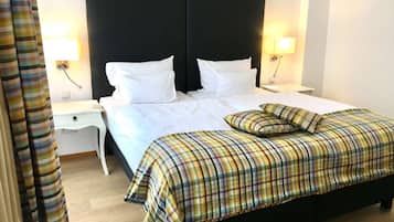 1 bedroom, desk, iron/ironing board, WiFi