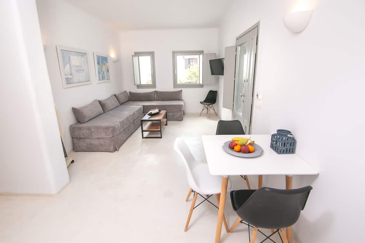 One-Bedroom Villa | 거실 공간