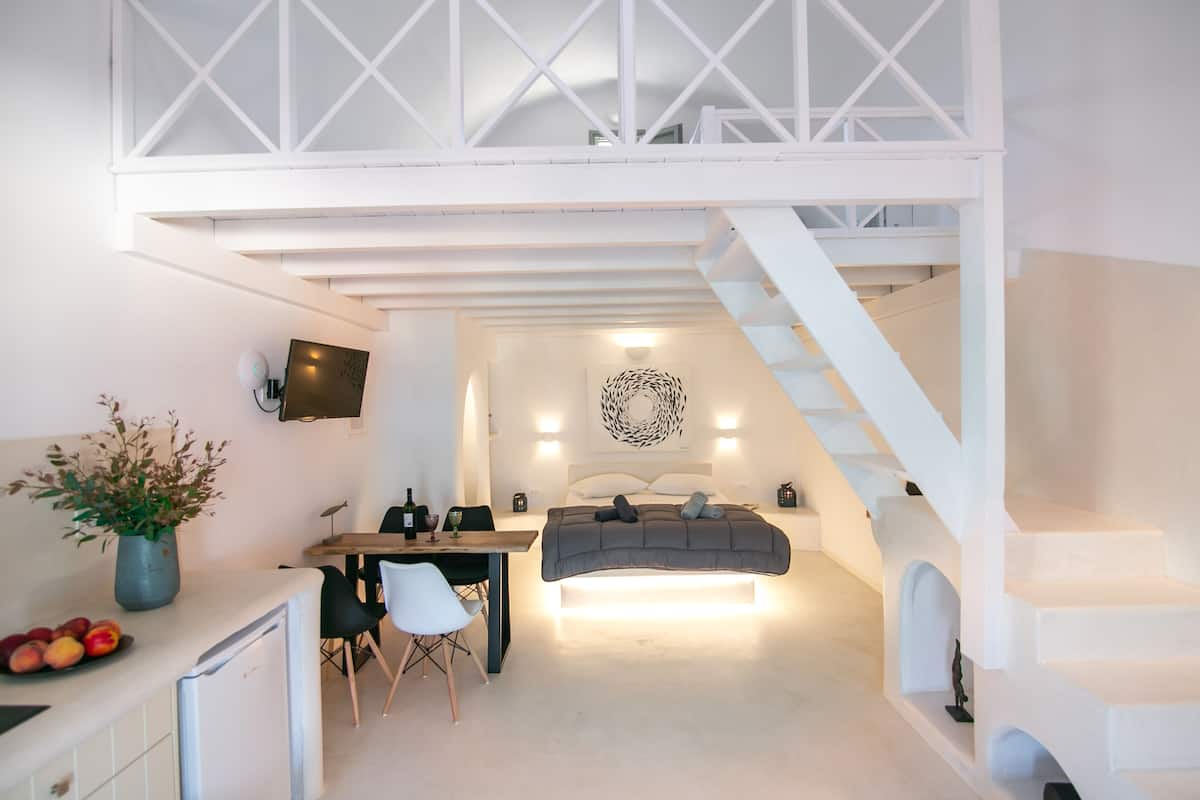 Loft Villa with hot tub | 1 bedroom, in-room safe, laptop workspace, soundproofing