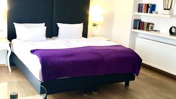 1 bedroom, desk, iron/ironing board, WiFi