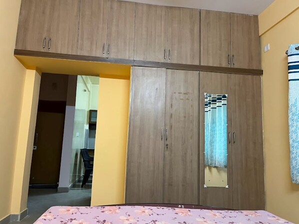1 chambre, bureau, fer et planche à repasser, Wi-Fi gratuit