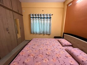 1 Schlafzimmer, Schreibtisch, Bügeleisen/Bügelbrett, kostenloses WLAN