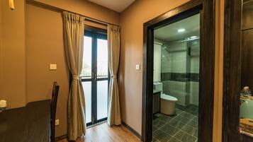 Deluxe Room | 1 bedroom, premium bedding, pillowtop beds, free WiFi