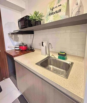 Fridge, microwave, stovetop, dishwasher - C&L Property by Ancho  (Cebu City)