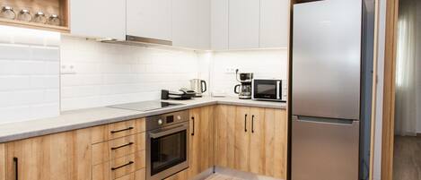 Apartment | Private kitchen | Full-sized fridge, microwave, oven, stovetop