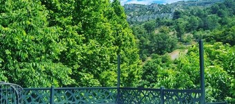 Lou Roucas :  Agréable maison de village avec vue