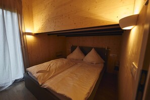 2 Schlafzimmer, Reisekinderbett, Internetzugang, BettwÀsche