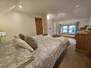 1 Schlafzimmer, Bügeleisen/Bügelbrett, Reisekinderbett, kostenloses WLAN