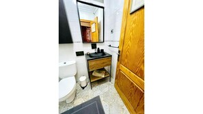 Dusche, Haartrockner, Handtücher, Seife