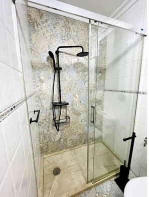 Shower, hair dryer, towels, soap - Family apartment for four (Málaga)