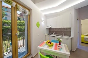 Hochstuhl, Kochgeschirr/Geschirr/Besteck