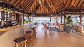 4 restaurantes; se sirve cocina mediterránea