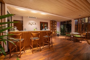 2 bars/lounges, poolside bar
