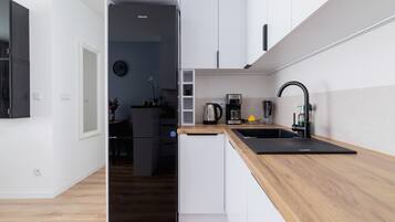 غسالة أطباق، ماكينة لصنع القهوة/الشاي، مستلزمات طهي/أطباق/أوعية