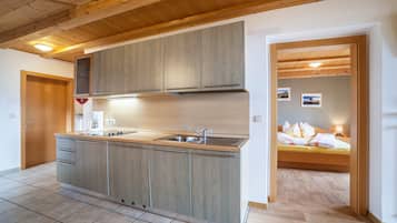 冷蔵庫、コンロ、コーヒー / ティーメーカー、電気ポット