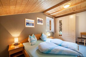 2 bedrooms, free WiFi, bed sheets - Apartment "Lingerhof - Arnika" with Mountain View, Balcony & Wi-Fi (Mölten)