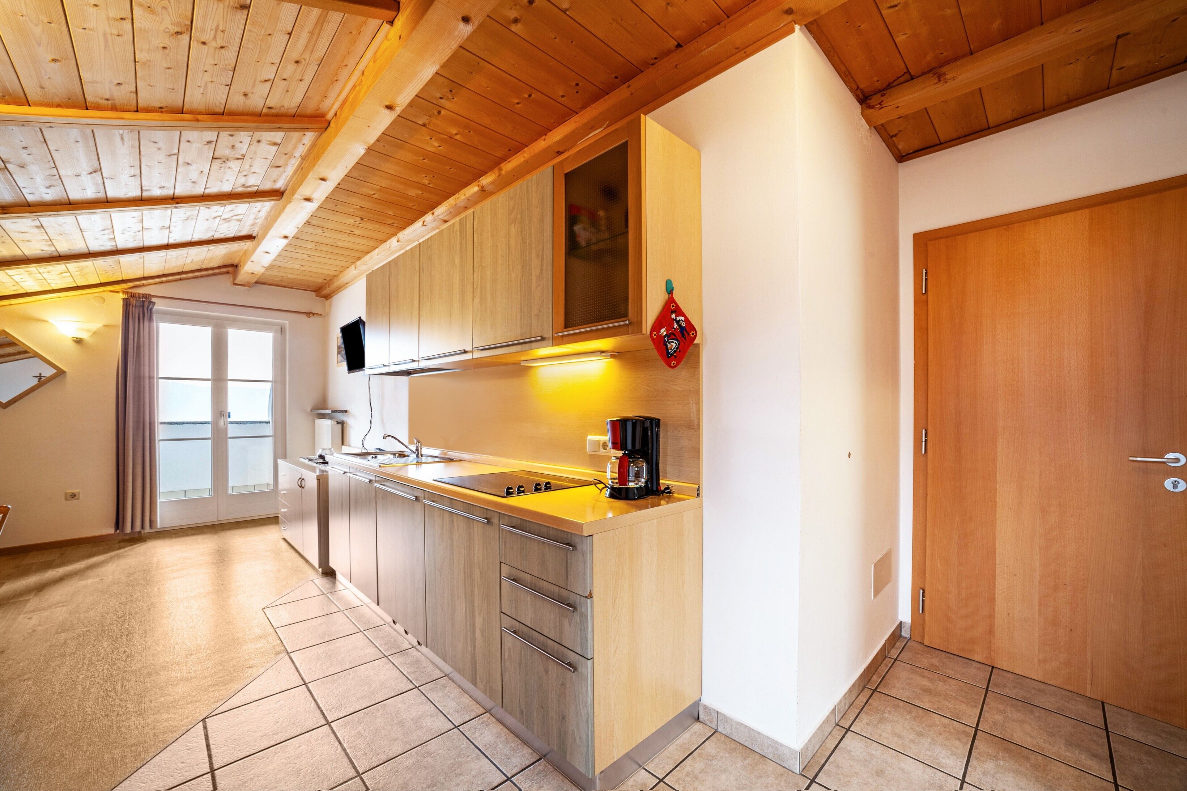 Réfrigérateur, plaque de cuisson, cafetière/bouilloire