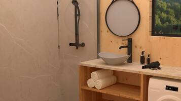 Douche, articles de toilette écologiques, serviettes fournies