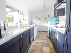 Fridge, dishwasher, electric kettle, toaster - Ael Y Bryn (Blaenau Ffestiniog)