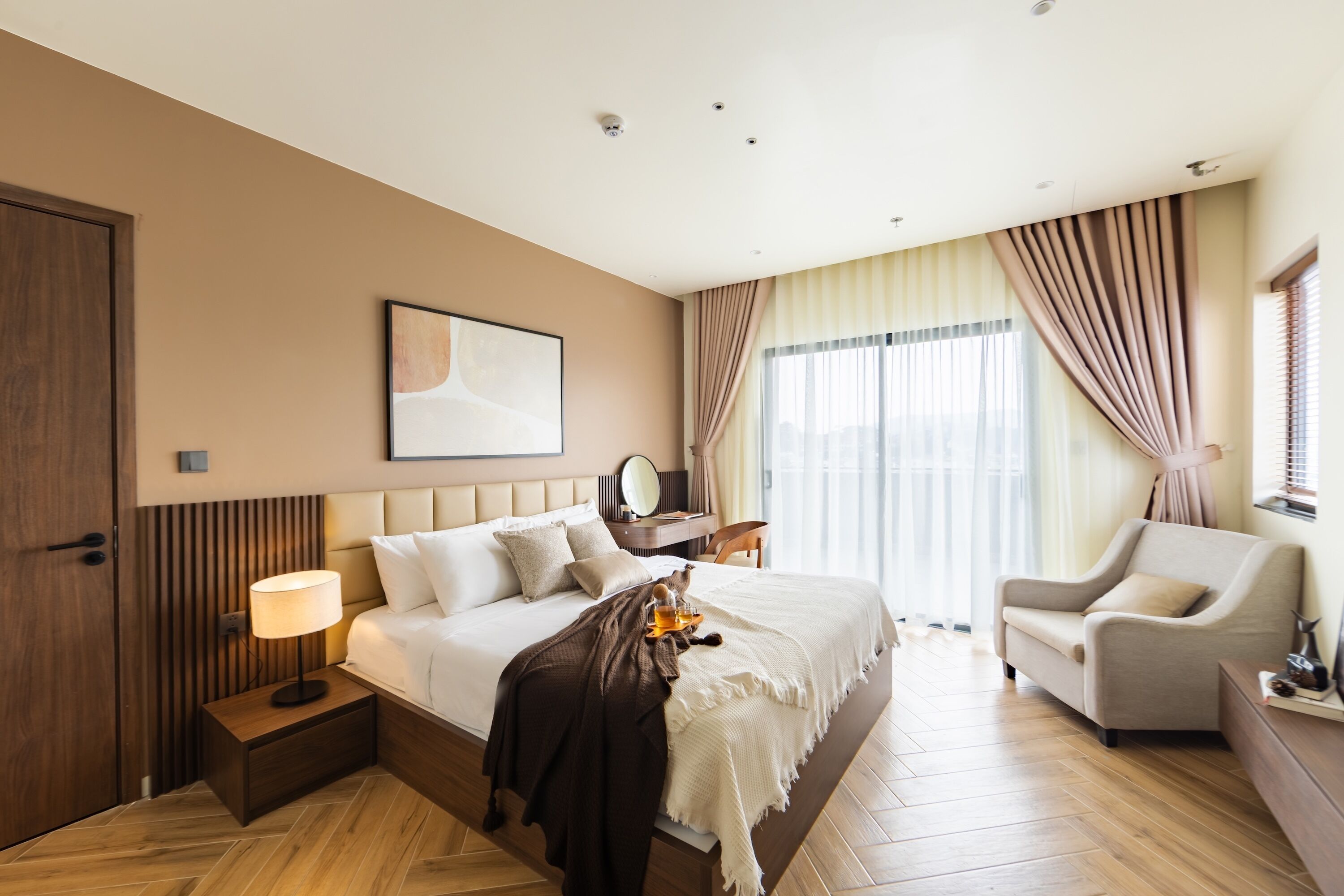 City Penthouse, 2 Bedrooms | Minibar, desk, laptop workspace, soundproofing