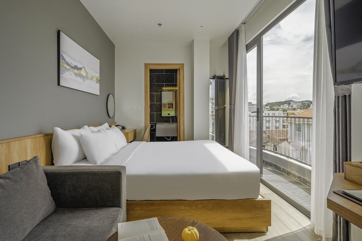 Estudio superior, balcón | 1 dormitorio, minibar, escritorio