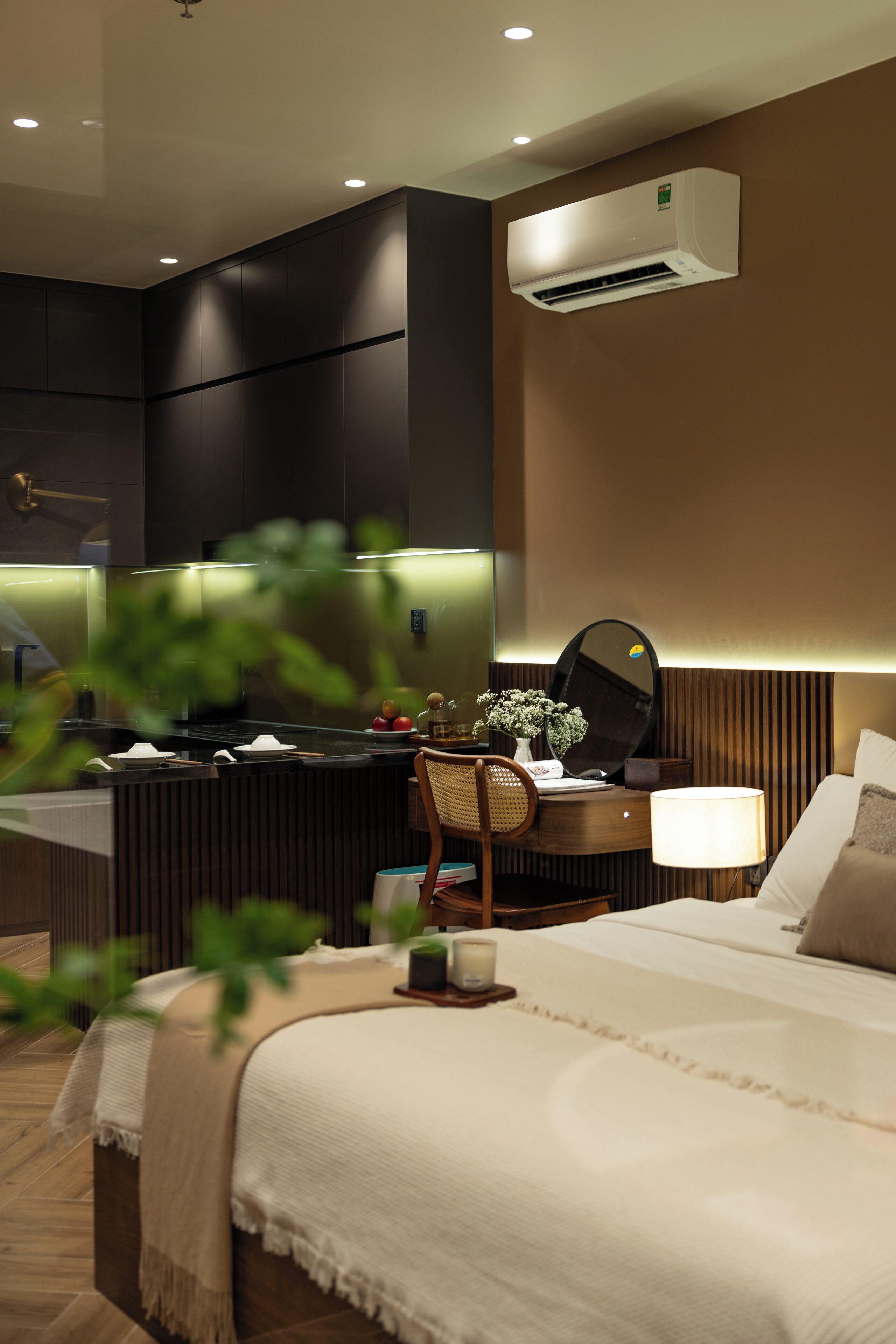 Premium Studio, 1 King Bed | Minibar, desk, laptop workspace, soundproofing