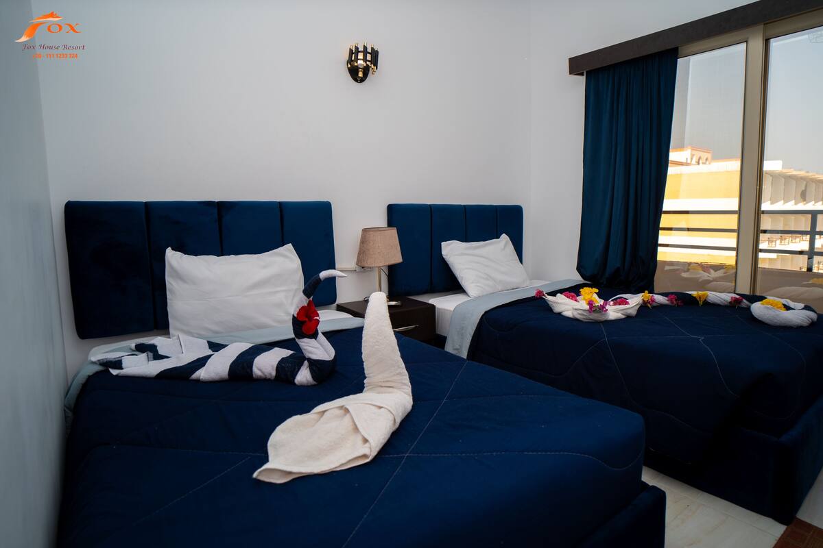 Basic Double or Twin Room | Ruang kerja komputer riba 