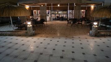 Bar en bord de piscine