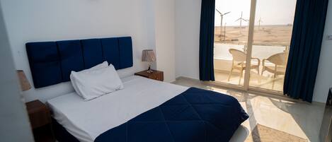 Basic Double or Twin Room | Laptop workspace