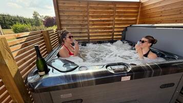 Bain à remous extérieur