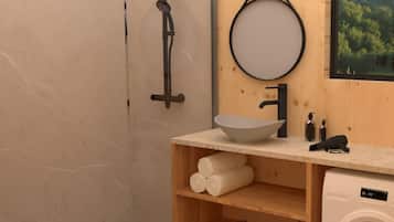 Een douche, milieuvriendelijk toiletgerief, een haardroger, handdoeken