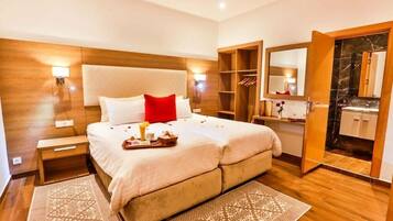 Superior Twin Room | Egyptian cotton sheets, premium bedding, individually decorated, desk