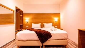 Superior Twin Room | Bathroom | Separate tub and shower, slippers, towels