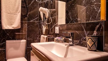 Deluxe Double Room | Bathroom | Separate tub and shower, slippers, towels