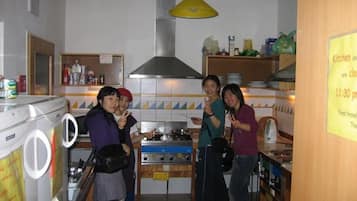 Meja makan