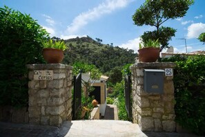 Property grounds - Amazing villa Can Corios (Cala Sant Vicenç)