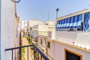 Standard Twin Room, 2 Twin Beds, Balcony, City View | Terrace/patio - SL Hostel Marbella (Marbella)